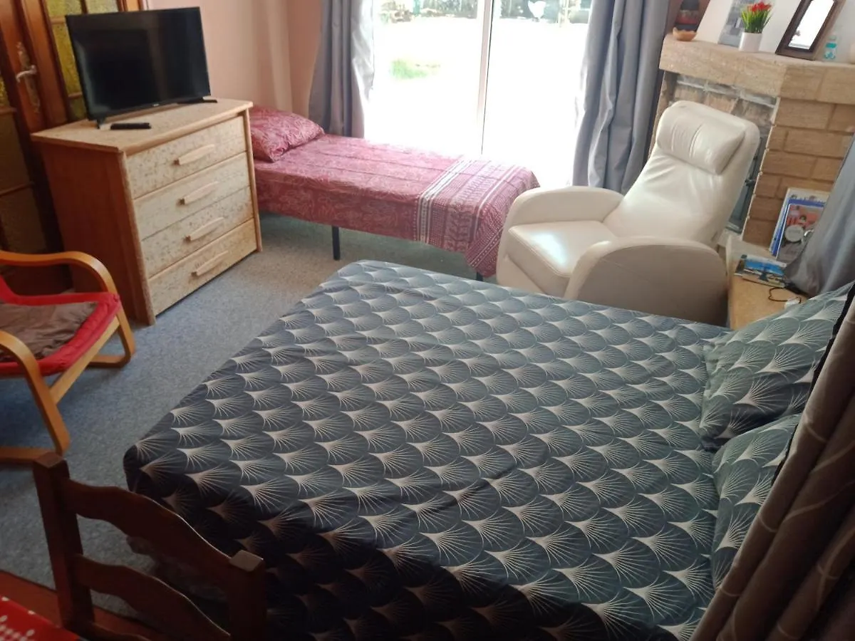 Studio Chez L'Habitant Bed and Breakfast Pierrelatte 0*,  Frankrijk
